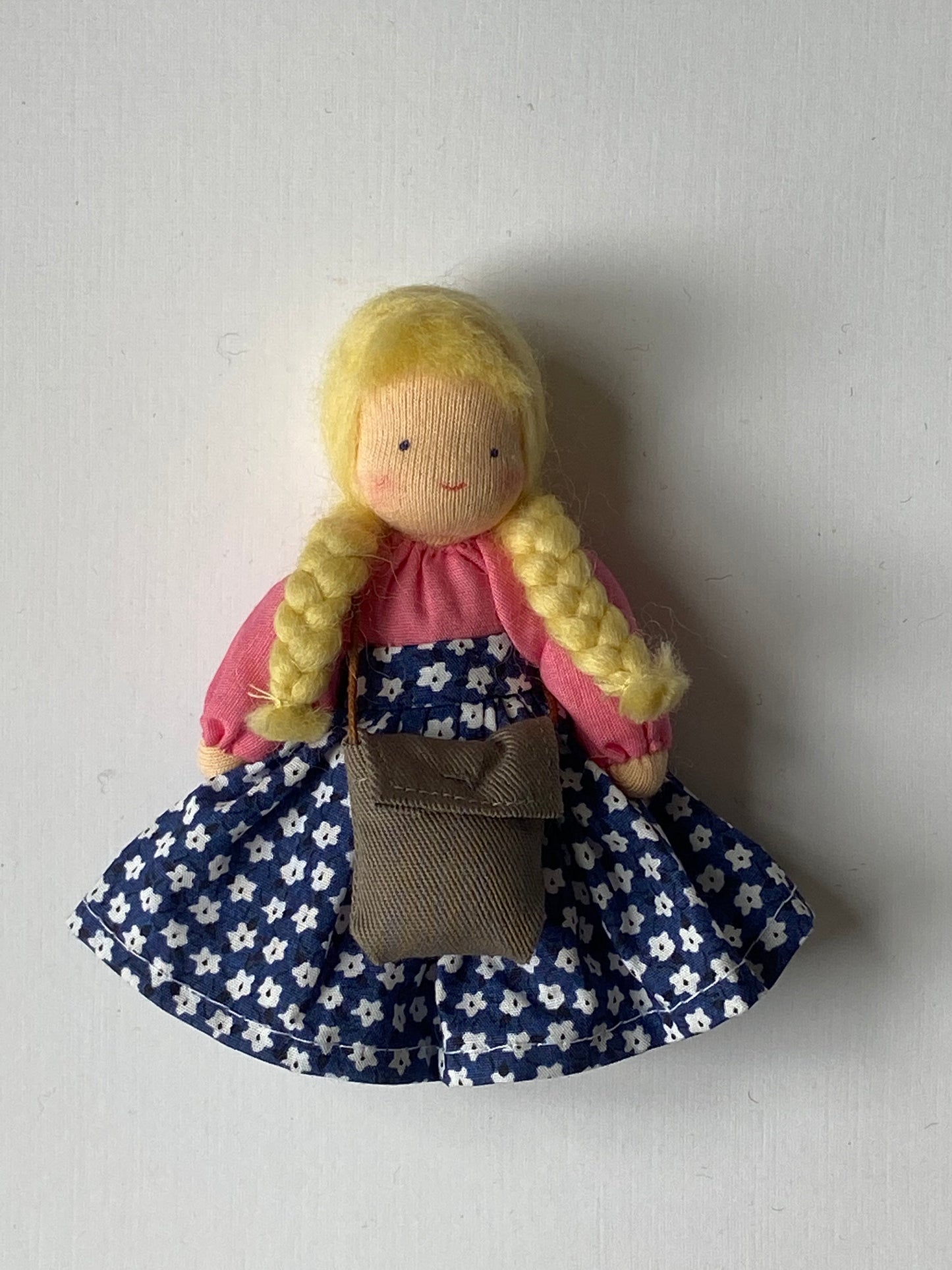 Evi Girl with Bag 14cm