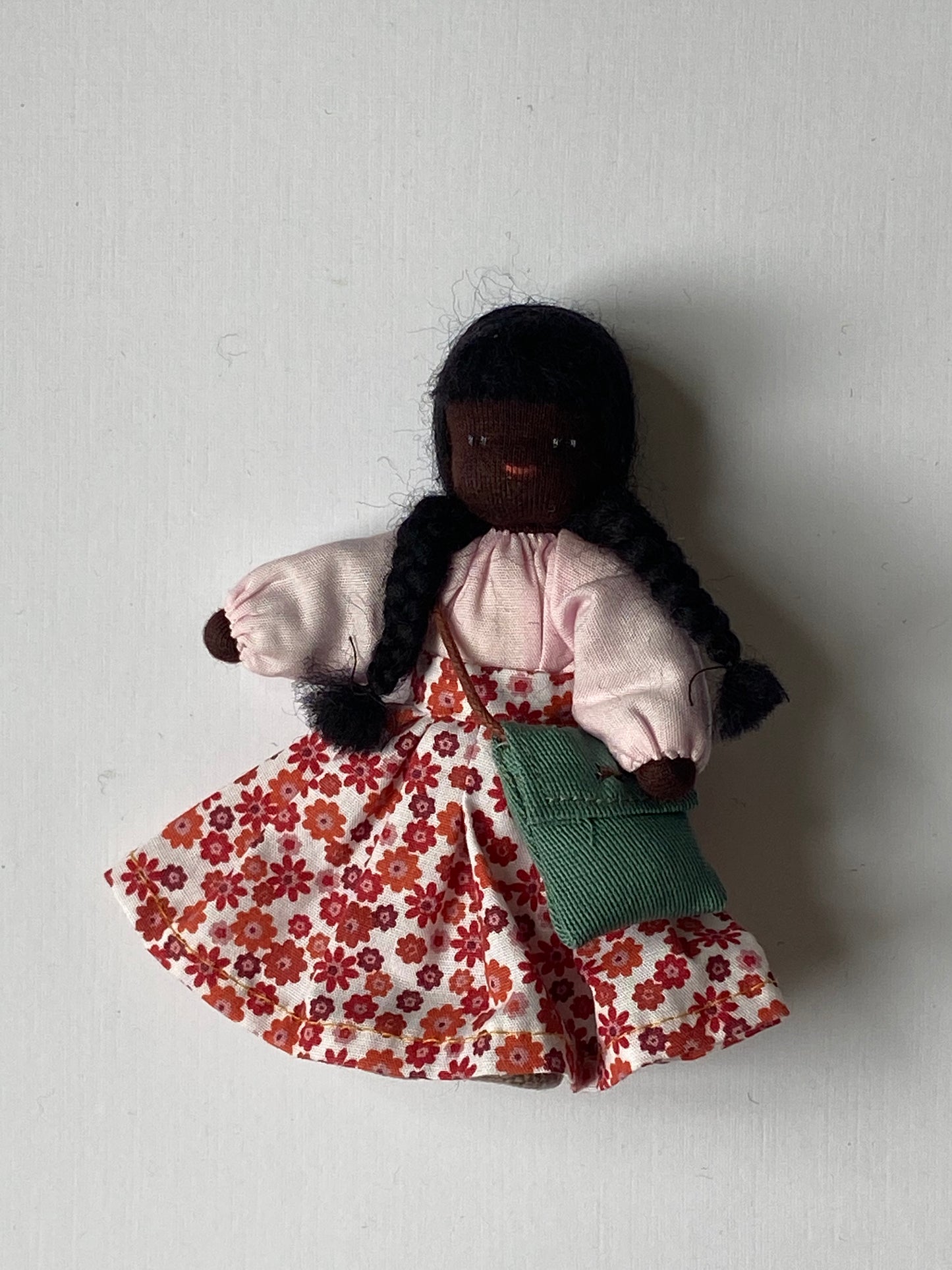 Evi Girl with Bag 14cm