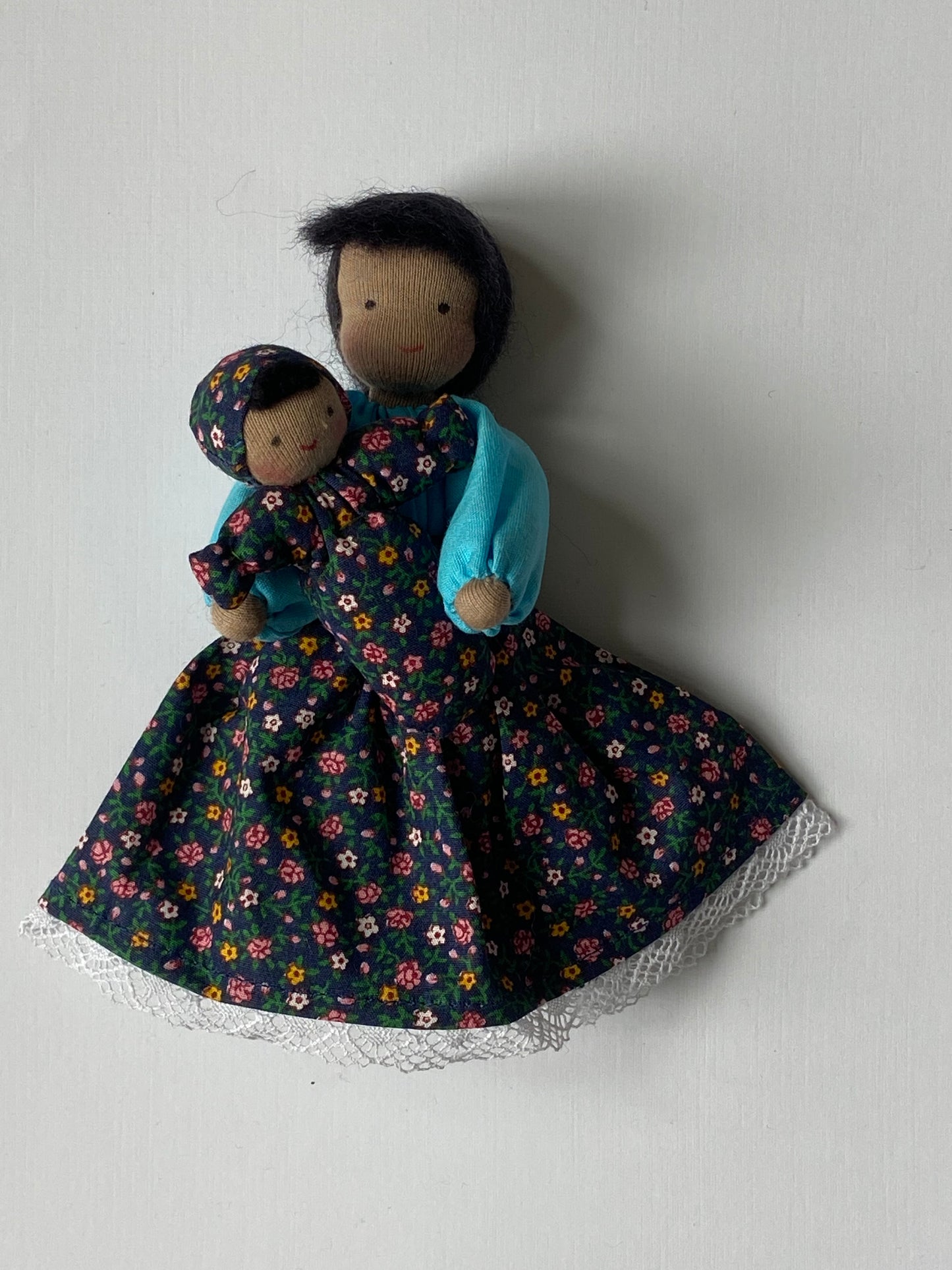Evi Mother Black Hair 14cm