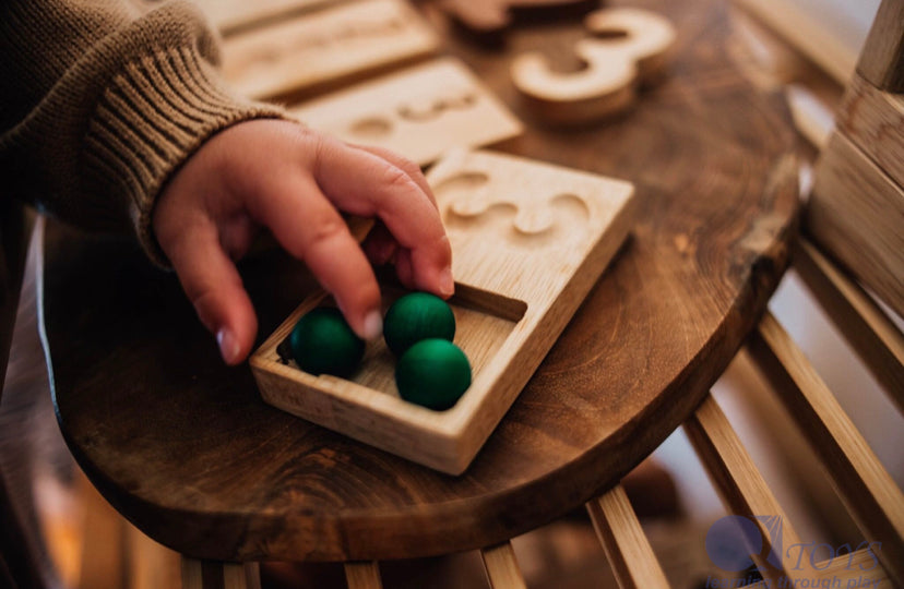 Number Tray with 50 Wooden Beads
