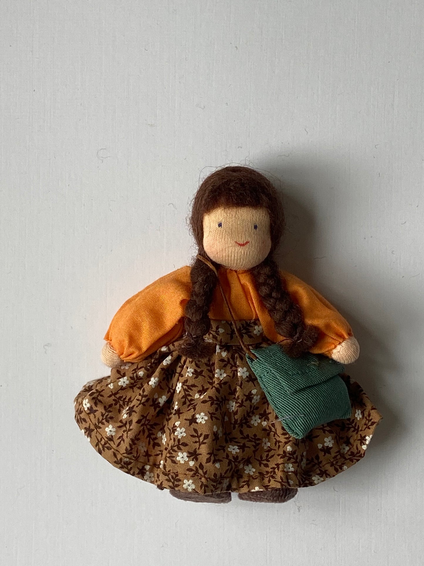 Evi Girl with Bag 14cm