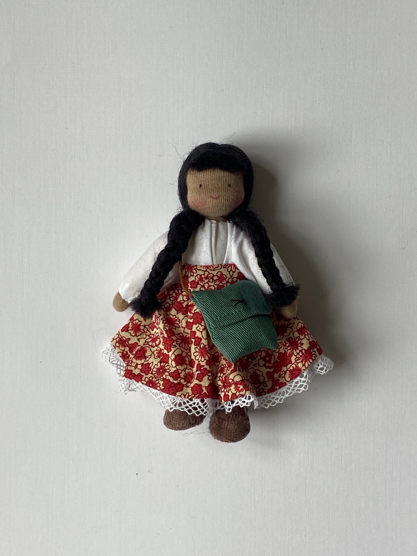 Evi Girl with Bag 14cm